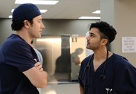 Atlanta Medical – (v.li.) Michael Hogan (Dr. Albert Nolan), Manish Dayal (Dr. Devon Pravesh).