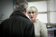 Blinded – Anders Rapp (Johan H:son Kjellgren, l.); Bea Farkas (Julia Ragnarsson, r.)