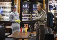 Männerwirtschaft – Felix Unger (Thomas Lennon, l.); Fred Langford (Fred Willard, r.)