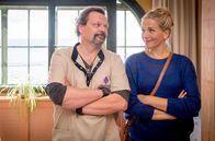 Praxis mit Meerblick – Achte mal besser auf Deine Gesundheit! Nora Kaminski (Tanja Wedhorn) redet ihrem guten Freund Dirk (Ulrich Bähnk) ins Gewissen.