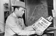 Lucky Jo – „Lucky Jo“ (Eddie Constantine) liest in der Zeitung von einem schweren Raubüberfall. Das Fluchtauto kommt ihm bekannt vor.