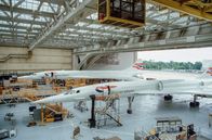Die Concorde - Absturz einer Legende – Zwei Concordes der British Airways im Hangar. British Airways und Air France hatte je acht Concordes. Alle anderen Airlines stornierten ihre Bestellungen 1973 angesichts der Ölkrise.