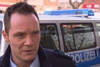 Auf Streife – Diebstahl und Einbruch, häusliche Gewalt, Ruhestörung, Schulschwänzer oder Nachbarschaftsstreitigkeiten. Markus Mueller geht auf Streife ...