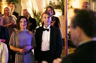 Tatort – Prof. Boernes beste Freunde Veronika und Friedhelm Fabian sagen Münster Lebwohl. Der erfolgreiche Anwalt (Jan Georg Schütte, m.) und seine Frau (Proschat Madani, l.) wandern nach Mittelamerika aus.