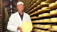plan b – Im Ziegelkeller der Käserei reift der Käse von Franz Berchtold ohne Einsatz von Klimaanlagen.