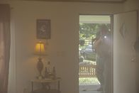 Homicide Hunter - Dem Mörder auf der Spur – Hände hoch, Polizei! Auf der Spur nach dem Mörder von Curtis Ashley untersuchen die Ermittler die Wohnung des Drogendealers Glenn Sapp. Hat er ihn auf dem Gewissen?; Hände hoch, Polizei! Auf der Spur nach dem Mörder von Curtis Ashley untersuchen die Ermittler die Wohnung des Drogendealers Glenn Sapp. Hat er ihn auf dem Gewissen?