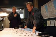 Chicago Fire – Chicago Fire Staffel 10 Folge 6 Krisenzentrum: David Eigenberg als Christopher Herrmann, Christian Stolte als Mouch