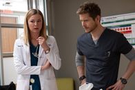 Atlanta Medical – Nicolette Nevin (Emily VanCamp, l.); Dr. Conrad Hawkins (Matt Czuchry, r.)