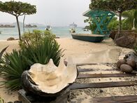 Verrückt nach Meer – Trotz Regen paradiesisches Flair am Strand der Seychellen-Insel La Digue.