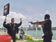Tatort – Schauplatz Miami: Ein kleines Mißverständnis mit großer Wirkung führt dazu, daß Max Ballauf (Klaus J. Behrendt,links) die Vereinigten Staaten für immer verlassen muß.