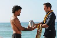 Hawaii Five-0 – Kala Alexander als Kawika (l.) und Alex O'Loughlin als Steve McGarrett (r.)