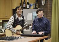 The Big Bang Theory – Immer für einen Spaß zu haben: Raj (Kunal Nayyar, l.) und Howard (Simon Helberg, r.) ...