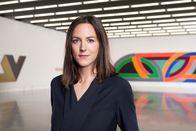 Kulturzeit – Moderatorin Nina Brunner.