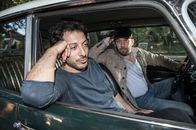 jerks. – Lassen keine Peinlichkeit aus, ecken unverhältnismäßig an und stoßen an moralische Grenzen: die Freunde Christian Ulmen (r.) und Fahri Yardim (l.) ...