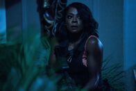 G20 – US-Präsidentin Danielle Sutton (Viola Davis) weiß sich gegen die Terroristen zur Wehr zu setzen.