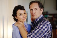 Alles Schwindel – Isabella (Ursula Strauss) und Leopold (Benno Fürmann).