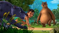 Das Dschungelbuch – Das Wettrennen um die erste Lotusblume kann losgehen! Der Bär Balu kommt dazu als Panther Baghira und Mogli schon in Startposition stehen. Wer als erster eine Lotusblume beim Schiedsrichter abgibt, wird König für einen Tag.