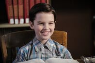 Young Sheldon – Macht Bekanntschaft mit einer älteren Mitschülerin: Sheldon (Iain Armitage) ...