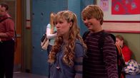 iCarly – L-r: Sam Puckett (Jennette McCurdy), Reuben (Gary Pease)