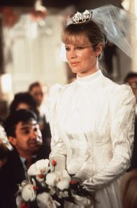 Meine Stiefmutter ist ein Alien – Die Braut (Kim Basinger) kommt von einem anderen Stern.