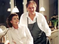 Herz oder Knete – Die pantente Putzfrau Adele Weiß (Gudrun Landgrebe) hat die verborgenen Qualitäten des Textilunternehmers Carl Morus (Günther Maria Halmer) erkannt, der ein begnadeter Koch ist.