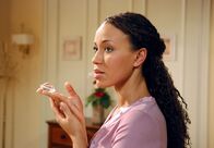 Sturm der Liebe – 10 Uhr im Ersten. Samia (Dominique Siassia) bezweifelt, dass sie ihrem Vater Joshua jemals wieder vertrauen kann.