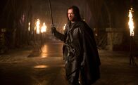 Solomon Kane – Im Schloss angekommen, stellt sich Solomon Kane (James Purefoy) nicht nur einem großen Kampf, um Meredith zu befreien, sondern auch der düsteren Wahrheit über seine Familie.