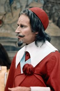 Die drei Musketiere – Kardinal Richelieu (Charlton Heston) hat ganz und gar keine edlen christlichen Absichten.