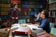 The Big Bang Theory – Raj (Kunal Nayyar, l.); Leonard (Johnny Galecki, r.)