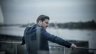 Over Water - Im Netz der Lügen – Patrick De Beco (Kevin Janssens) hätte gern die Firma Michielsen, um noch mehr Einfluss im Hafen zu haben.