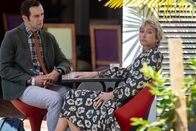 Death in Paradise – DI Parkers (Ralf Little) Ermittlung reißt für Grace Verdinikov (Lia Williams) - die Frau des Opfers - alte Wunden auf. Doch Parker kann nicht locker lassen.