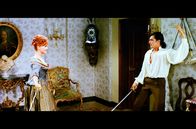 Die schwarze Tulpe – Gemeinsam mit der schönen Caro (Virna Lisi) will der adelige Idealist Julien de Saint Preux (Alain Delon) das Volk von der Unterdrückung befreien.