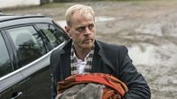 Die Erbschaft – Frederik Grønnegaard (Carsten Bjørnlund) macht bei Melodys Überraschung mit.