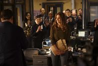 Castle – Beckett (Stana Katic, M.) startet ihre neue Karriere als Captain des 12ten Reviers, doch ein brisanter Anruf bringt eine Kette gefährlicher Ereignisse ins Rollen ...
