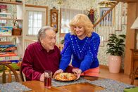 The Goldbergs – Pops (George Segal), Beverly Goldberg (Wendi McLendon-Covey).