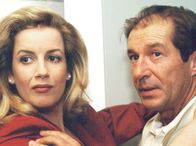 In aller Freundschaft – Beim Interimschefarzt Dr. Meyerhoff (Michael Lesch) vergißt Sarah Marquardt (Alexa Maria Surholt) schon mal die Contenance und vor allen Dingen Ort und Zeit...
