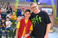 1, 2 oder 3 – Kamerakind David aus Neumarkt in der Steiermark in Österreich mit Elton.