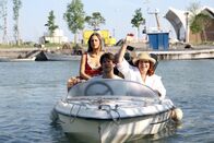 Oben ohne – (v.li.): Ina-Alicia Kopp (Margarita), Elfi Eschke (Sarah Horrowitz), Philip Leenders (James Horrowitz).