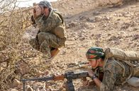 Kampf um den Halbmond – Antoine (Félix Moati) nimmt an Kampfhandlungen von Saryas (Souheila Yacoub) Truppe teil.