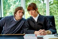 Wilsberg – Ekki (Oliver Korittke) und seine Anwältin Alex Holtkamp (Ina Paule Klink) sind überrascht von der neuen Linie der Gegenpartei.