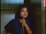 Diagnose: Mord – Während Amanda (Victoria Rowell) ein grausam zugerichtetes Mordopfer obduzieren muss, gerät sie selbst in Lebensgefahr ...