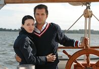 Insel des Lichts – Jenny (Julia Hartmann) und ihr Freund Jan (Ole Tillmann) finden wieder zusammen.