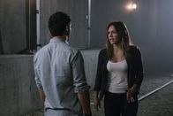 Scorpion – Wie weit würde Walter (Elyes Gabel, l.) gehen, um das Leben von Paige (Katharine McPhee, r.) und Ralph zu retten?