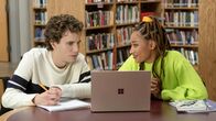 Dear Evan Hansen – l-r: Evan Hansen (Ben Platt), Alana Beck (Amandla Stenberg)