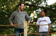 The Passage - Das Erwachen – Brad Wolgast (Mark-Paul Gosselaar, l.); Amy Bellafonte (Saniyya Sidney, r.)