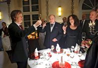 Tatort – Dr. Herbert (Lambert Hamel, 2. von links), Arno Berger (Jörg Reimers, 2. von rechts), Holger Greven (Udo Thies, rechts).