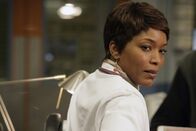 Emergency Room – Dr. Banfield (Angela Bassett) muss darüber entscheiden, ob Mark Greenes Tochter Rachel den Praktikumsplatz im County bekommt. Sie hat so ihre Bedenken ...