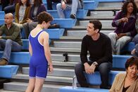 Modern Family – Nolan Gould (Luke Dunphy, li.).