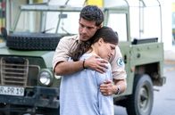 Der Ranger - Paradies Heimat – Nach einem schweren Schicksalsschlag ist Jonas Waldek (Philipp Danne, l.) für Laura Bothe (Giulia Goldammer, r.) da.