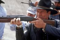 Halbblut – Welche Rolle spielt Jack Milton (Fred Ward) in dem mysteriösen Mordfall in einem Indianerreservat?